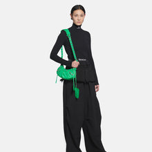 画像をギャラリービューアに読み込む, 【超・ご優待セールを開催致します！】BALENCIAGA （バレンシアガ ）LE CAGOLE XSショルダーバッグクロコダイル型押しラインストーン付き のために ウィメンズ で
